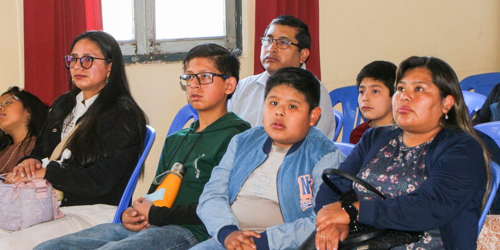 Familias y estudiantes acogidos en una jornada de puertas abiertas: una casa que acoge